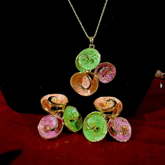 Titanium 3pcs Gold Jewelry Set Necklace Pendant & Earrings - Picture 6 of 6